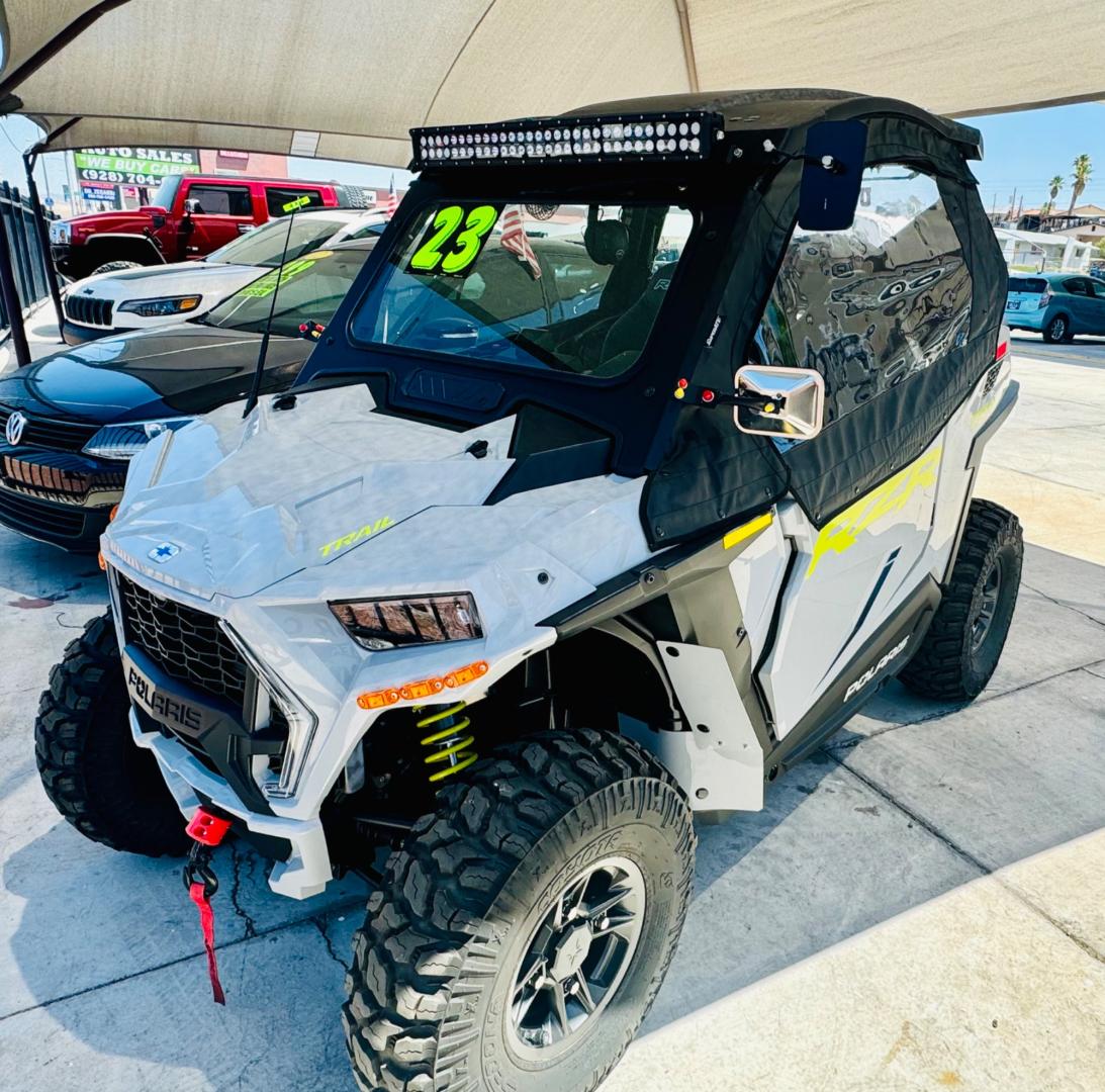 2023 grey Polaris RZR Trail Ultimate (3NSA5K879PH) , located at 2190 Hwy 95, Bullhead City, AZ, 86442, (928) 704-0060, 0.000000, 0.000000 - On consignment. This super clean 2023 Polaris RZR trailride ultimate. Only 689 miles.RIDE COMMAND® 7” Glove-Touch Display: Built-In GPS, Group ride (cell and non-cell communications), Topographic Mapping, Bluetooth & USB Smartphone Connectivity, AM/FM & Weather Radio Capable, In-Vehicle Communica - Photo#0